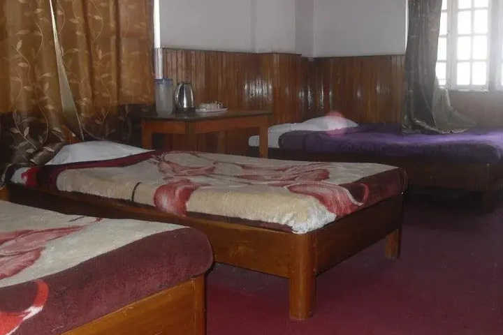 Room 3 of 8