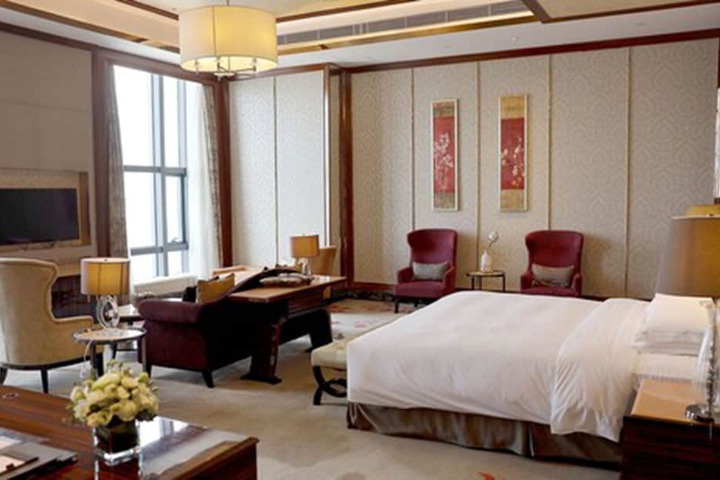 Room 8 of 97