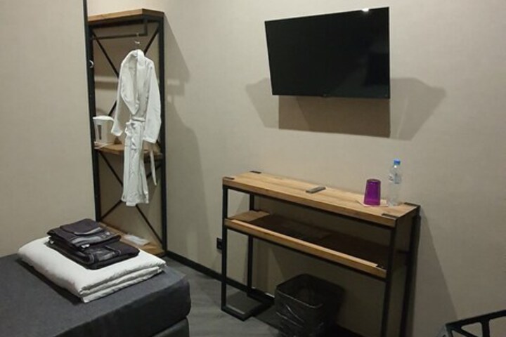 Room 8 of 21