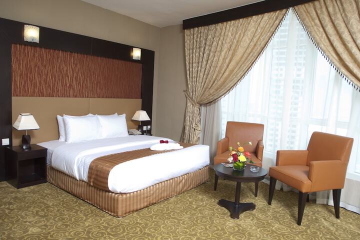 Room 7 of 77