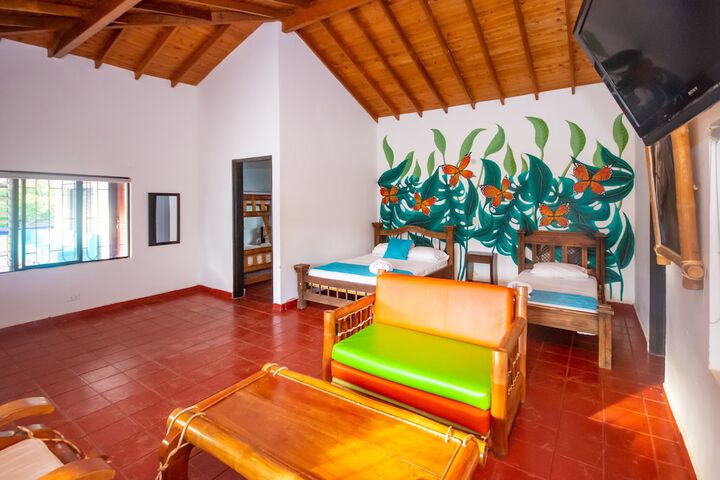 Room 4 of 43