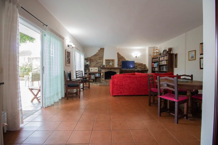 Room 4 of 12
