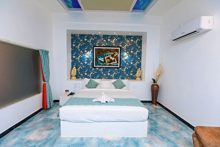 Room 8 of 63