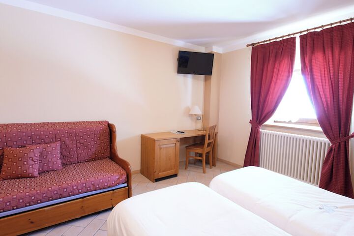 Room 15 of 49