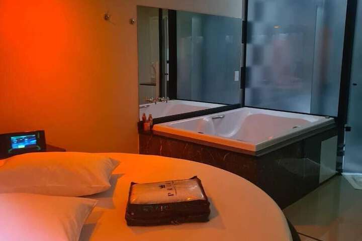 Room 25 of 39