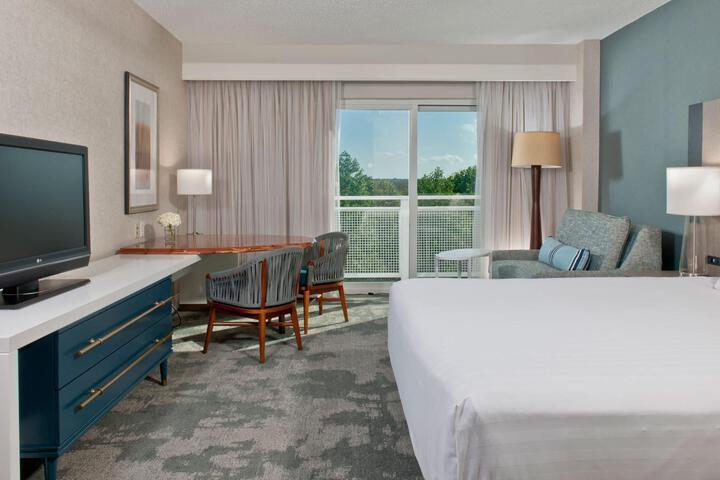 1 King Bed (7 of 10)