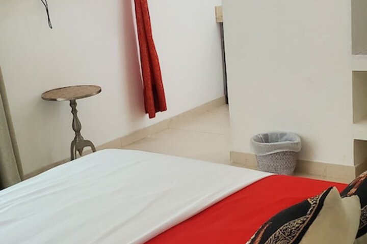 Room 26 of 102