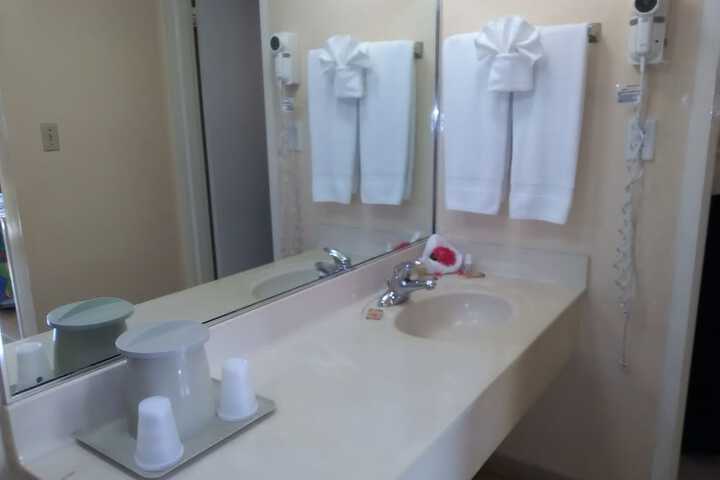Room 10 of 28