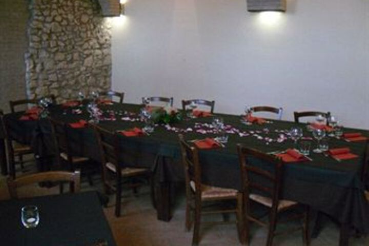 Dining 8 of 40