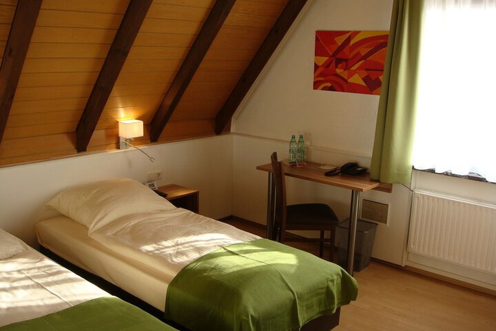 Room 15 of 76