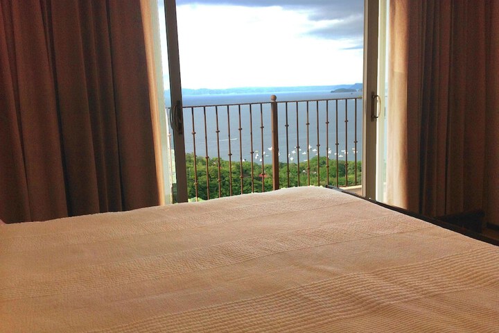 Room 17 of 52