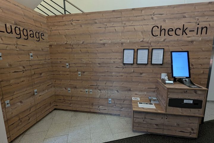 Check-in/check-out kiosk