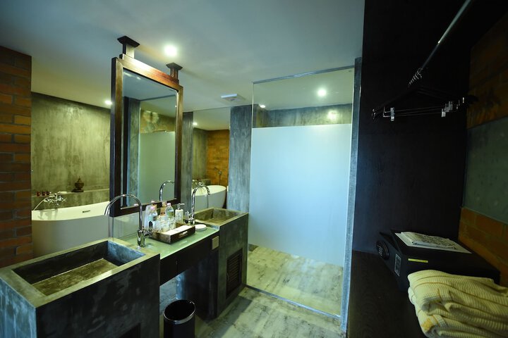 Room 35 of 74
