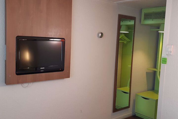 Room 7 of 26