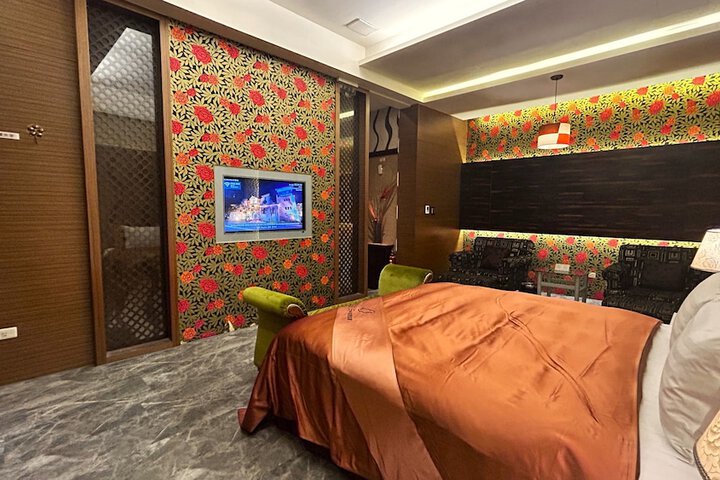 Room 13 of 97