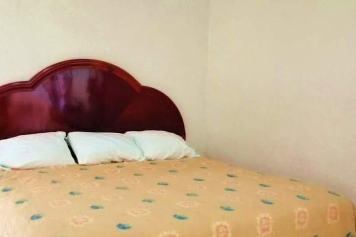 Room 8 of 50
