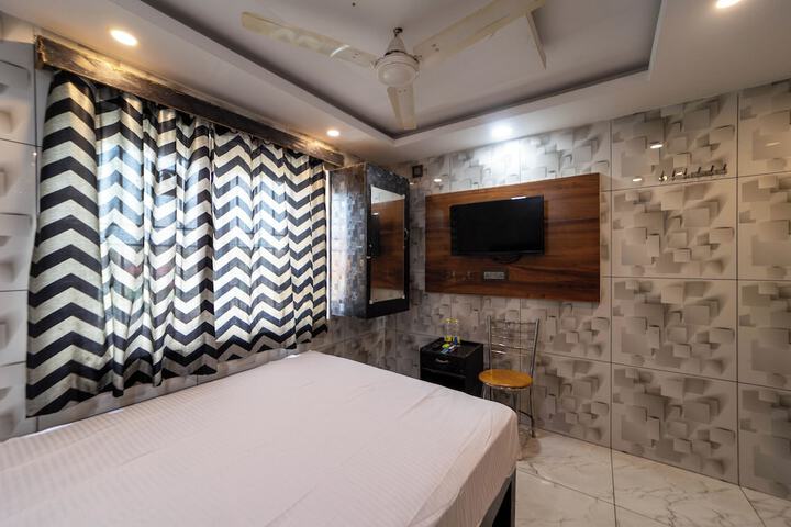 Room 5 of 27