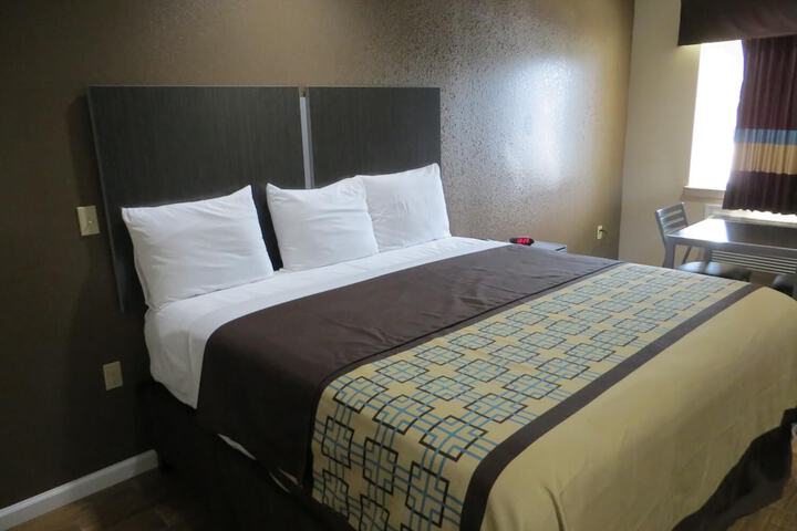 Room 13 of 30