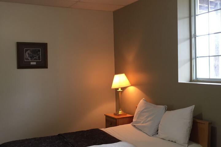 Room 4 of 75