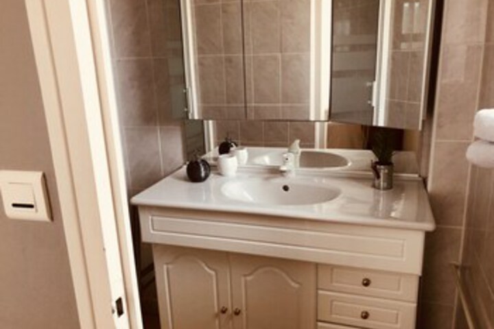 Room 8 of 25