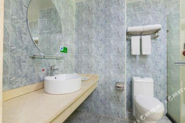 U Plus Hotel (Dongguan Zhangmutou Railway Station Guanyin Mountain Tianyi City)