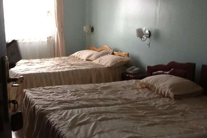 Room 10 of 14