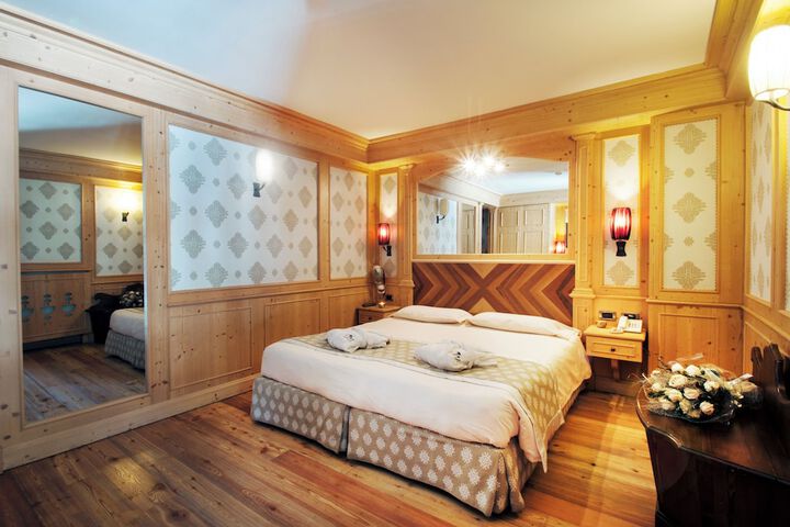 Room 3 of 73