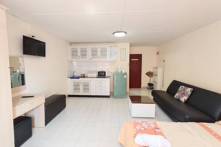 Room 7 of 16
