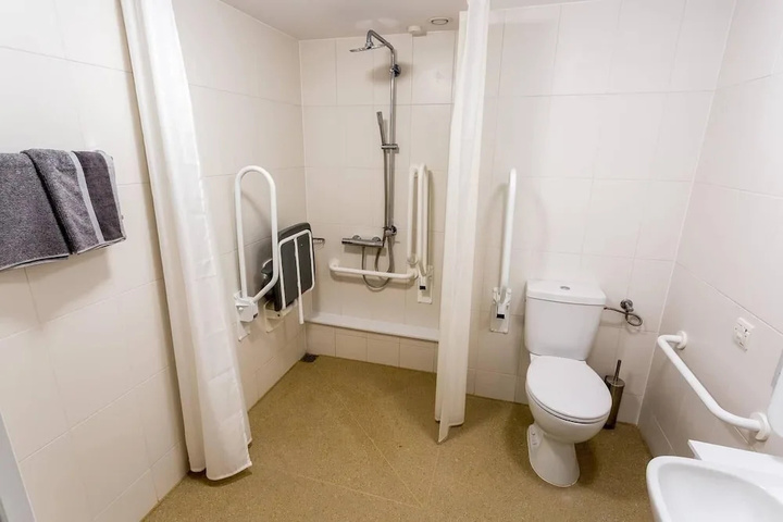 Room 6 of 14