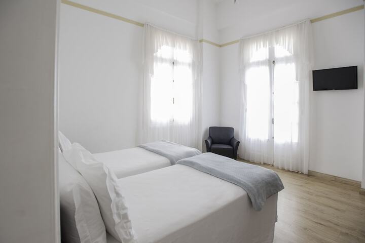 Room 28 of 76