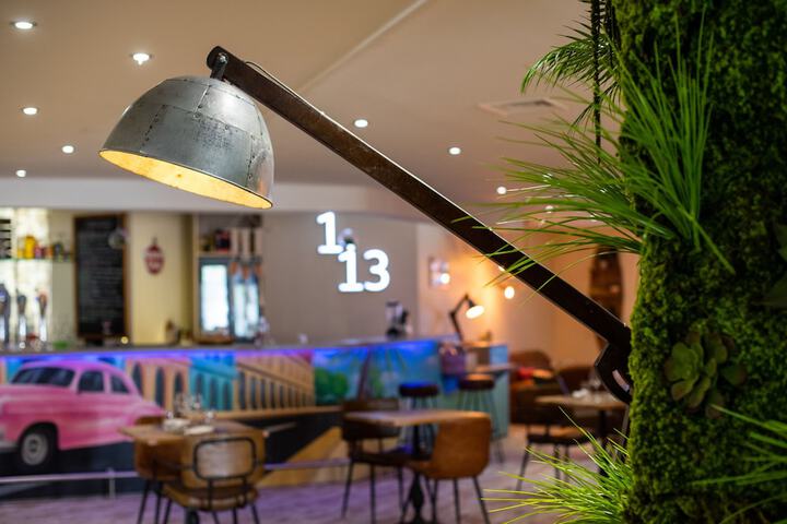 Lounge 127 of 209