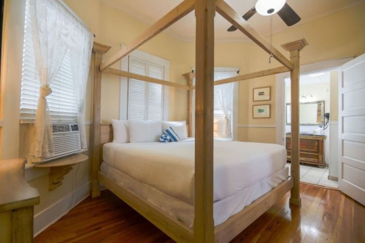 Room 118 of 171