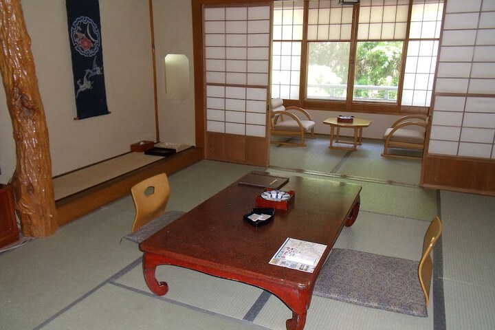 Room 7 of 42