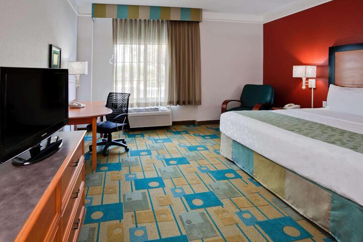 1 King Bed (9 of 18)