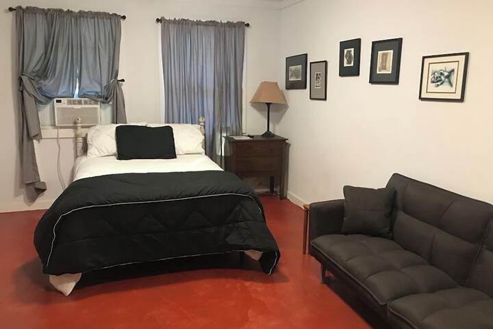 Room 8 of 98