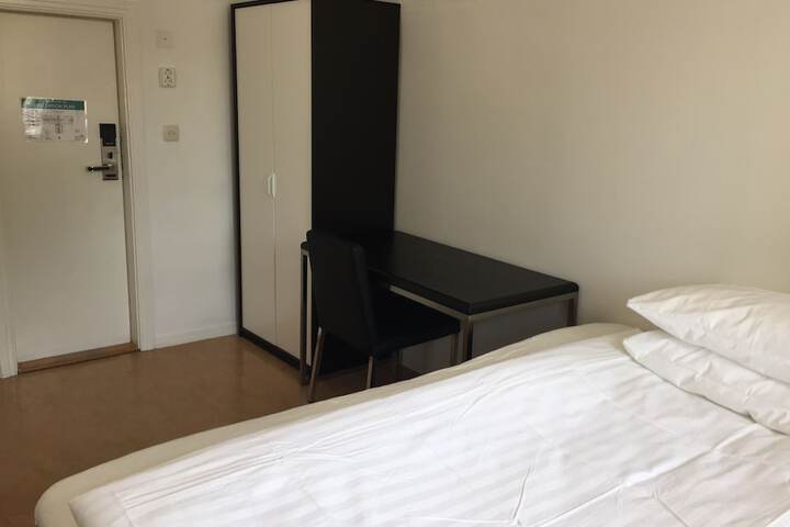 Room 4 of 78