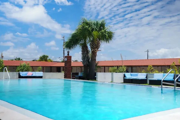 Pool 13 of 15
