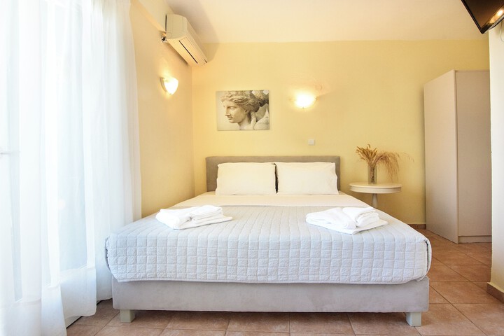 Room 4 of 38