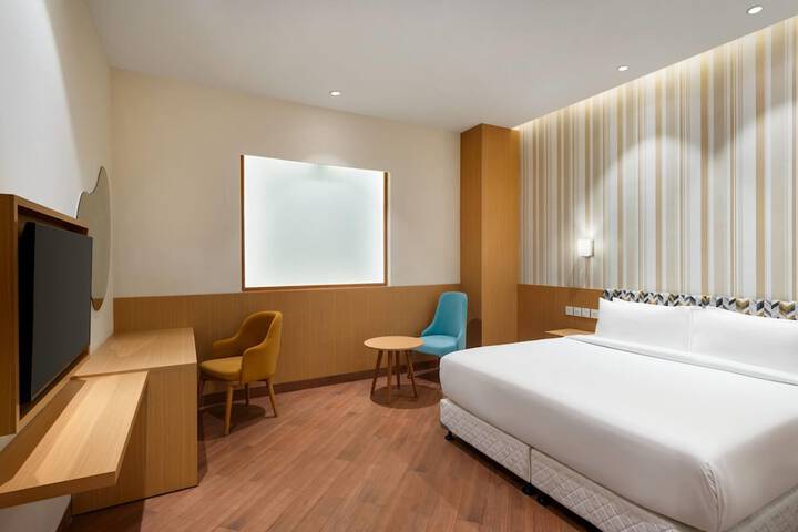 Room 6 of 33