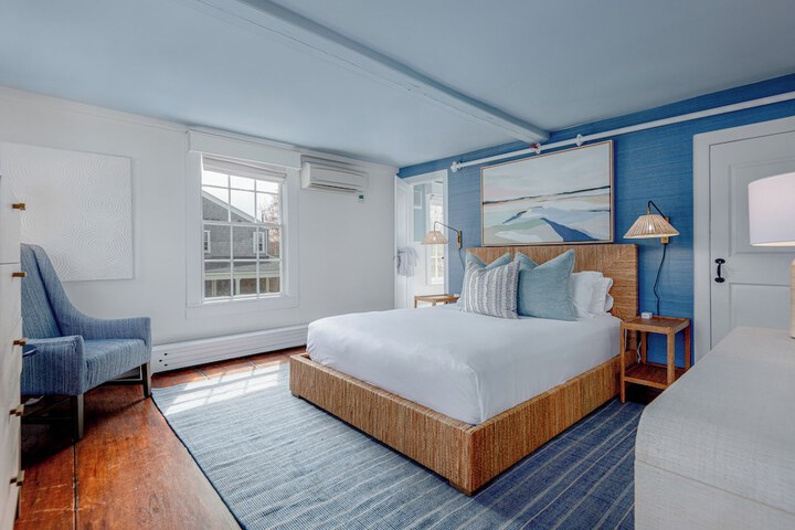 Room 26 of 70