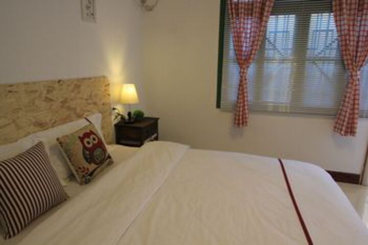 Room 5 of 16