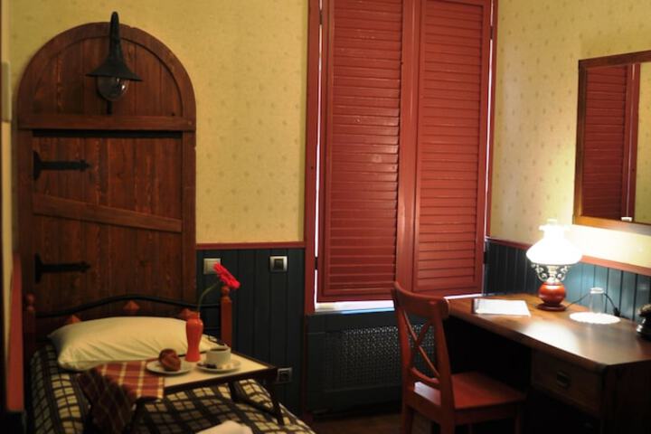 Room 7 of 25