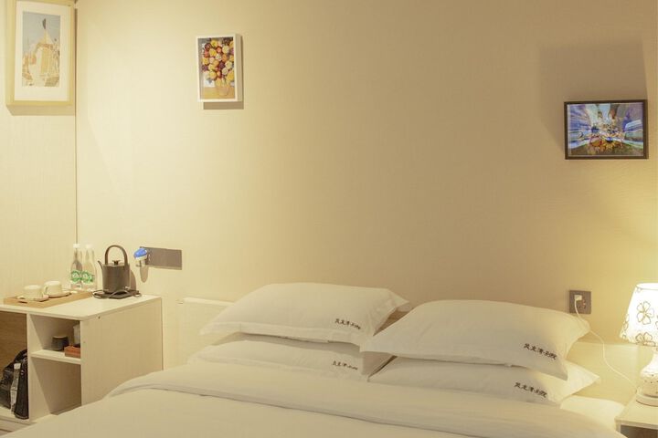 Room 8 of 131