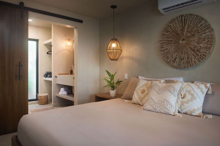 Room 4 of 114