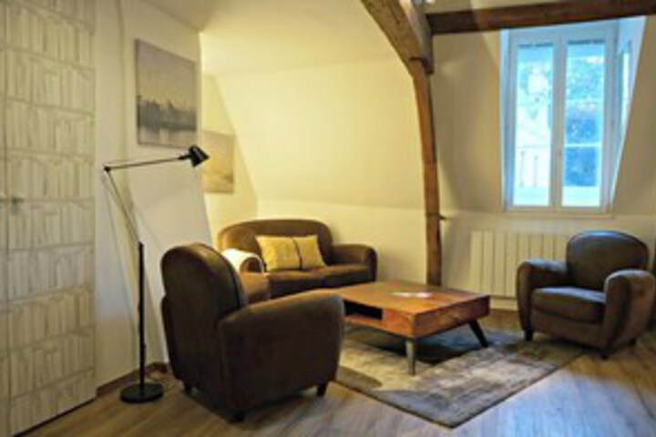 Room 6 of 12