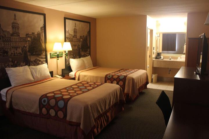 2 Double Beds (3 of 5)
