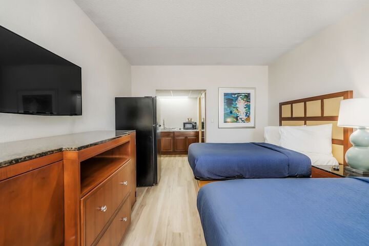 Studio 2 Queen Beds Kitchenette (6 of 18)