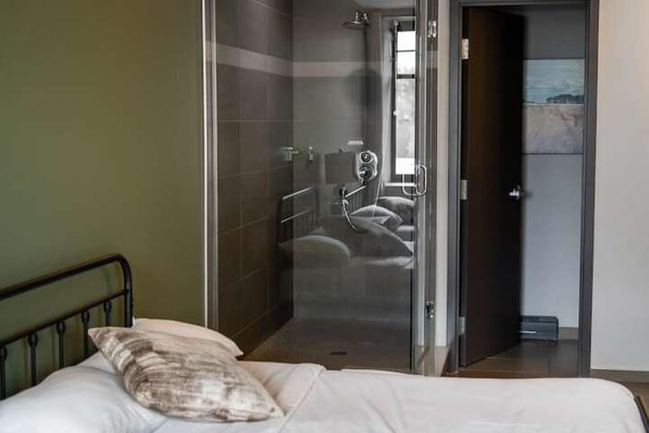 Room 122 of 160