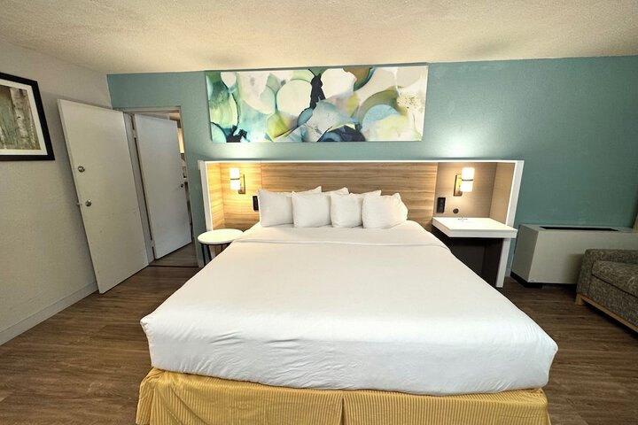 Room 10 of 118