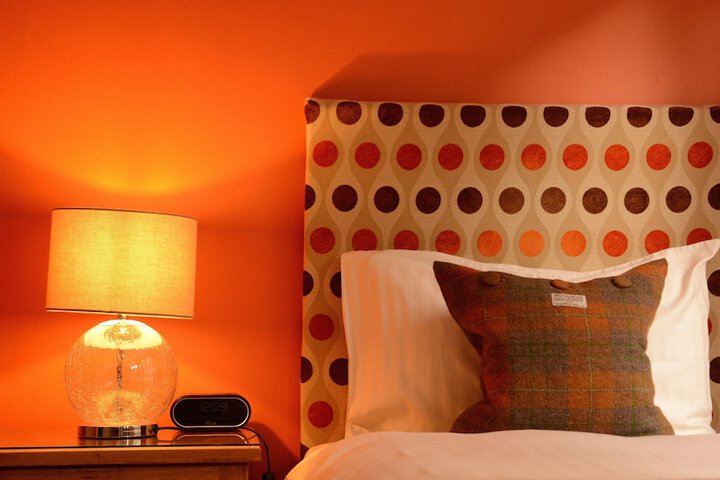 Room 5 of 93